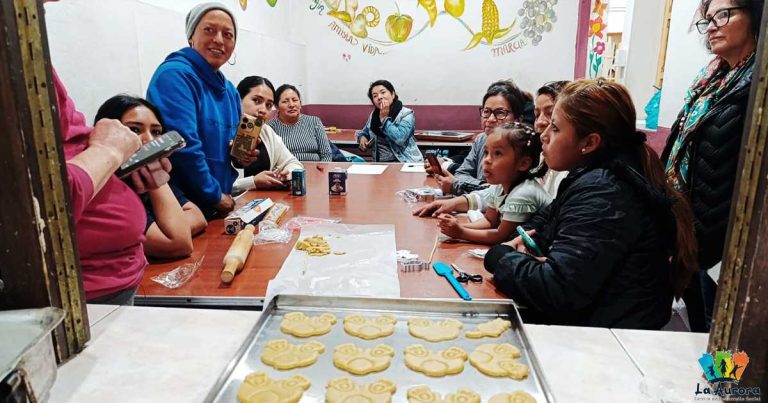 🍪 Taller de emprendimiento en el Centro La Aurora 🎂
